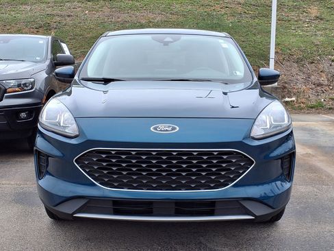 Certified 2020 Ford Escape SE image 2