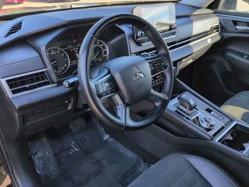 Used 2024 Mitsubishi Outlander SE image 10