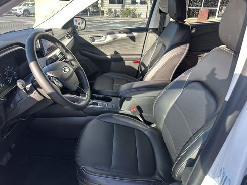 Used 2022 Ford Escape SEL image 11