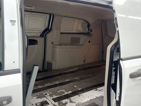 Used 2014 RAM C/V Tradesman w/ UConnect Hands-Free Group FWD image 12