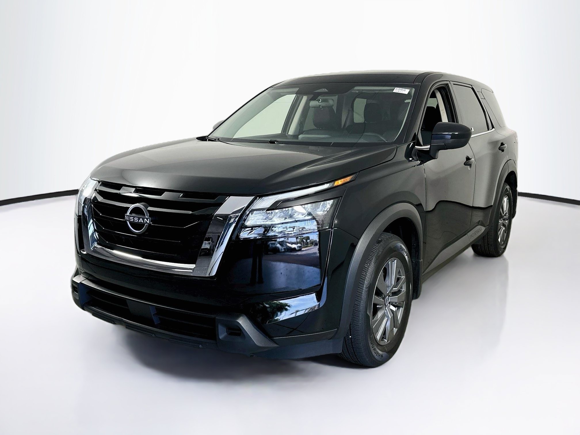 Used 2025 Nissan Pathfinder S FWD image 1