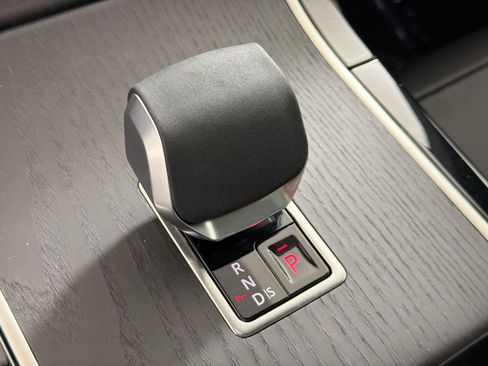 Certified 2025 Land Rover Range Rover Velar Dynamic SE image 16