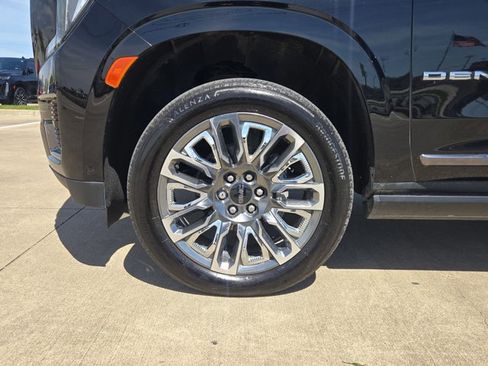 Used 2023 GMC Yukon Denali Ultimate AWD/4WD image 24