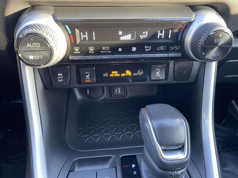 Used 2023 Toyota RAV4 SE w/ Convenience Package image 36