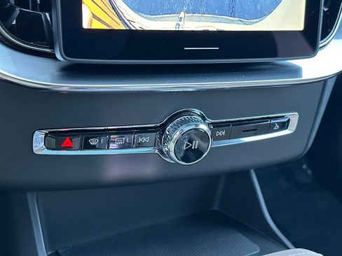 New 2025 Volvo XC90 B6 Ultra AWD/4WD image 19