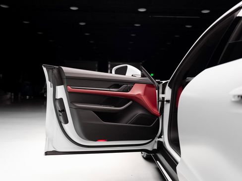 Used 2023 Porsche Taycan image 50