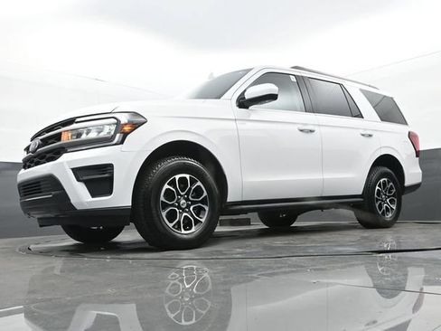 Used 2024 Ford Expedition XLT RWD image 28