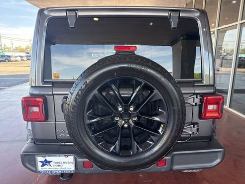 Used 2025 Jeep Wrangler Unlimited Sahara w/ Safety Group AWD/4WD image 5