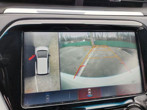 Used 2019 Chevrolet Bolt Premier w/ Infotainment Package image 34