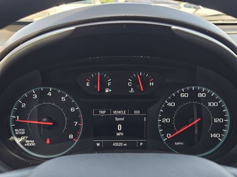 Used 2025 Chevrolet Malibu LT FWD image 12
