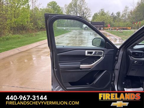 Used 2022 Ford Explorer XLT AWD/4WD image 13