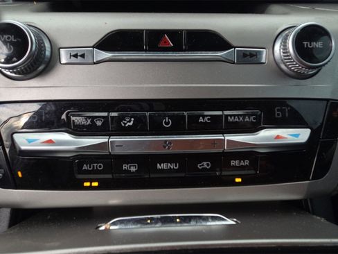 Used 2020 Ford Explorer XLT w/ Equipment Group 202A image 29