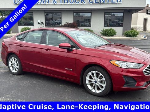 Used 2019 Ford Fusion SE FWD image 1