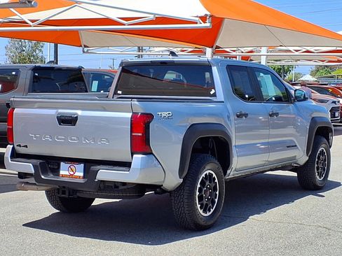 Certified 2025 Toyota Tacoma TRD Off-Road AWD/4WD image 4