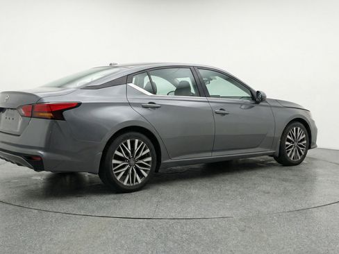 Used 2025 Nissan Altima 2.5 SV image 9
