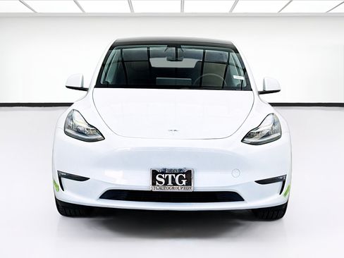 Used 2023 Tesla Model Y Long Range AWD/4WD image 2