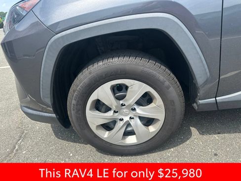 Used 2022 Toyota RAV4 LE FWD image 17