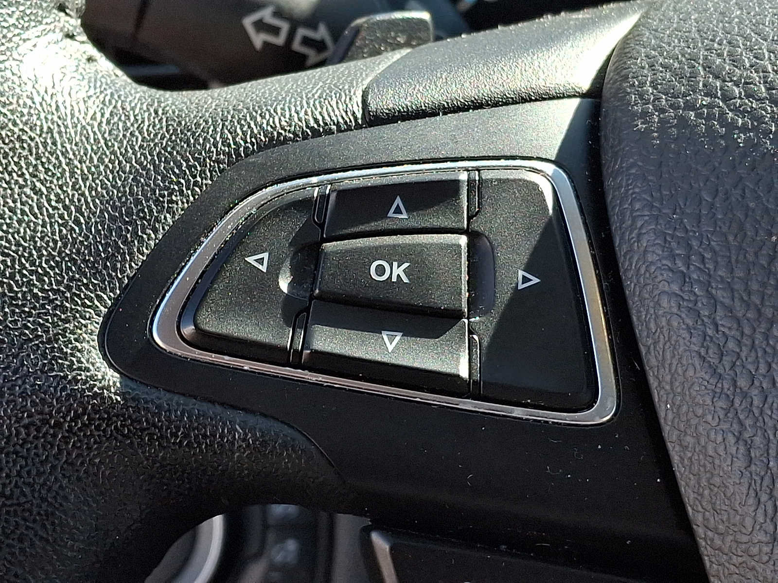 Used 2017 Ford Escape Titanium AWD/4WD image 18