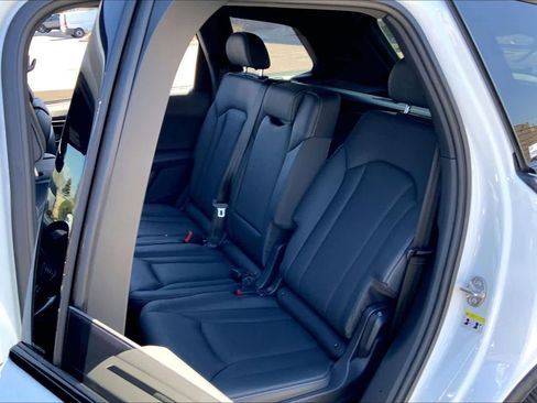 Used 2025 Audi Q7 3.0T Prestige image 19