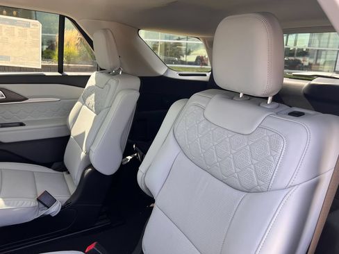 New 2026 Ford Explorer Platinum w/ LUX Leather Package AWD/4WD image 13