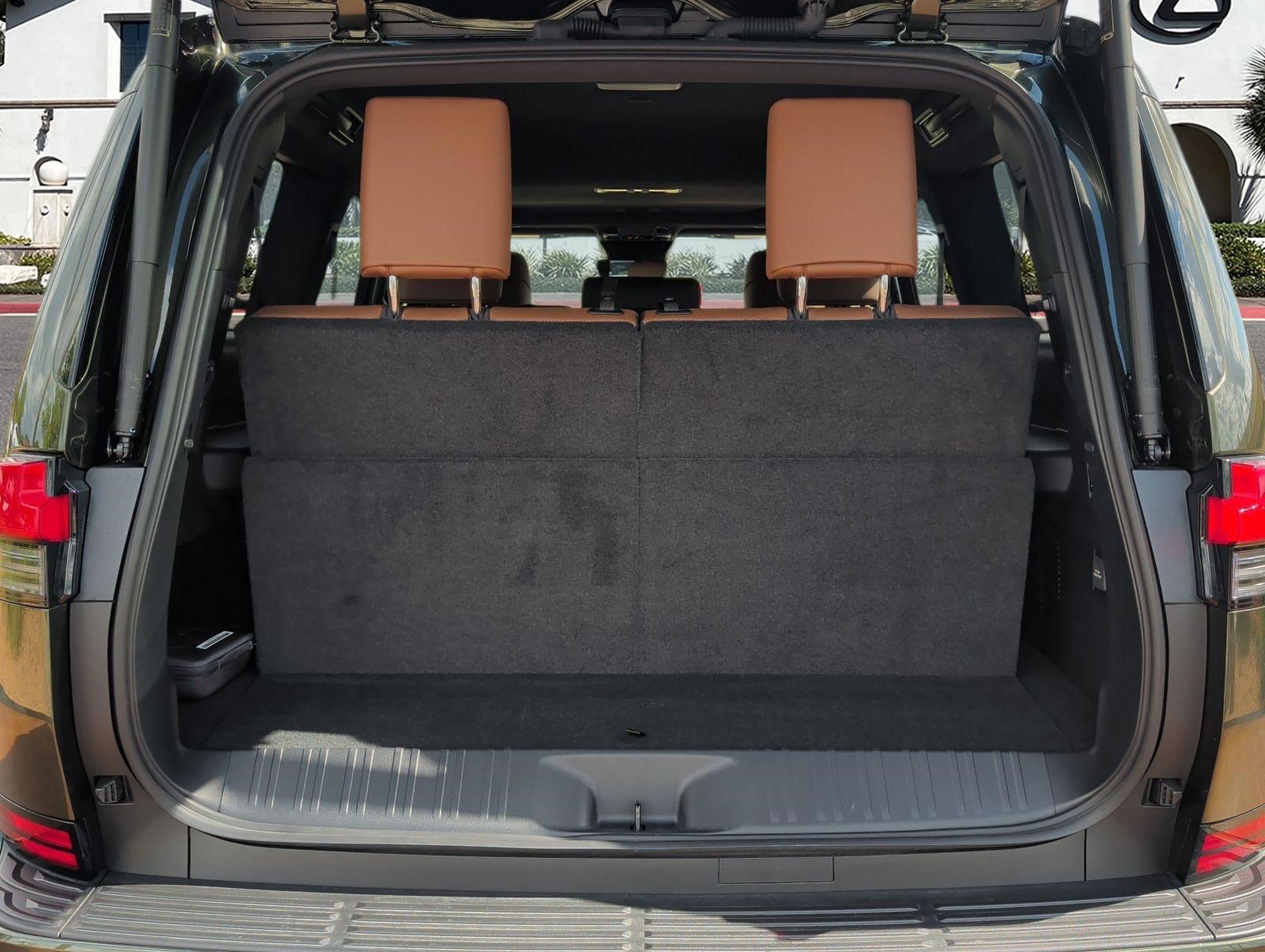 Used 2025 Lexus GX 550 w/ Accessory Package (2T) AWD/4WD image 28