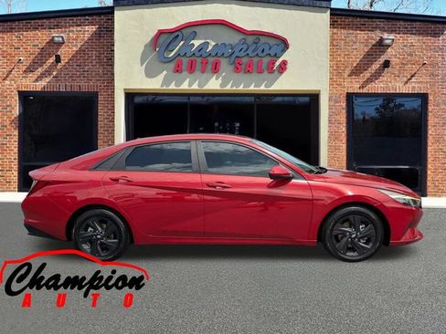 Used 2021 Hyundai Elantra SEL FWD image 3