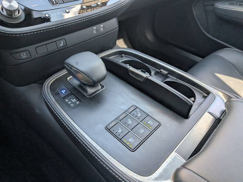 Used 2025 Lexus LS 500 w/ Accessory Package (Z1) RWD image 22