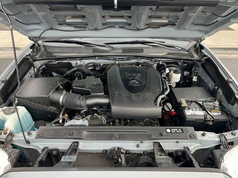 Used 2019 Toyota Tacoma TRD Sport image 10