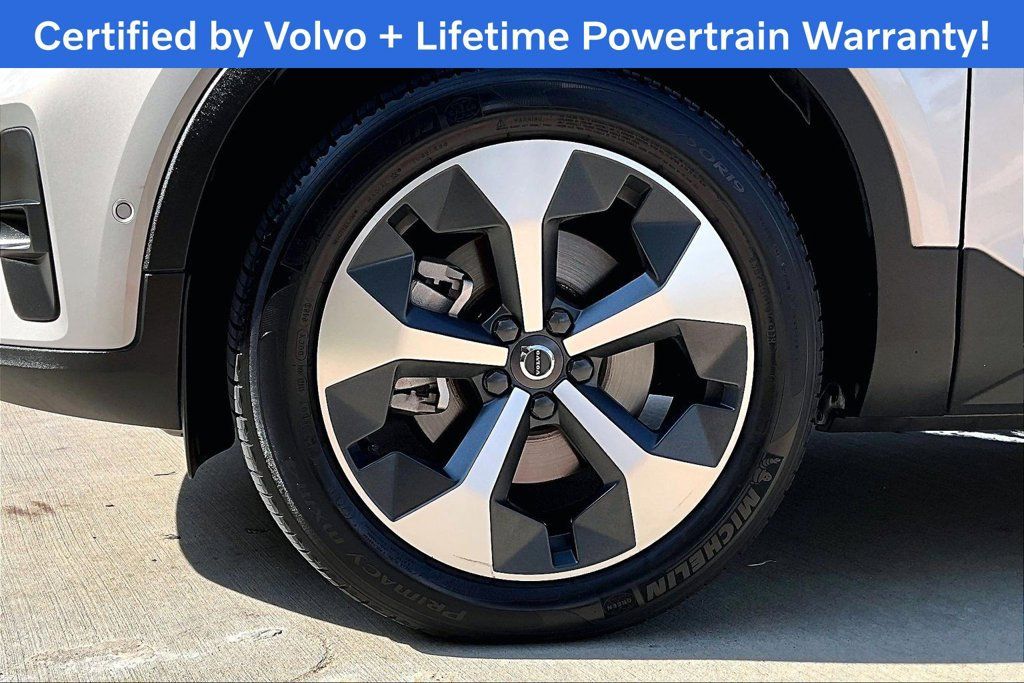 Used 2024 Volvo XC40 B5 Plus AWD/4WD image 11