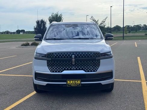 New 2025 Lincoln Navigator L Reserve image 44