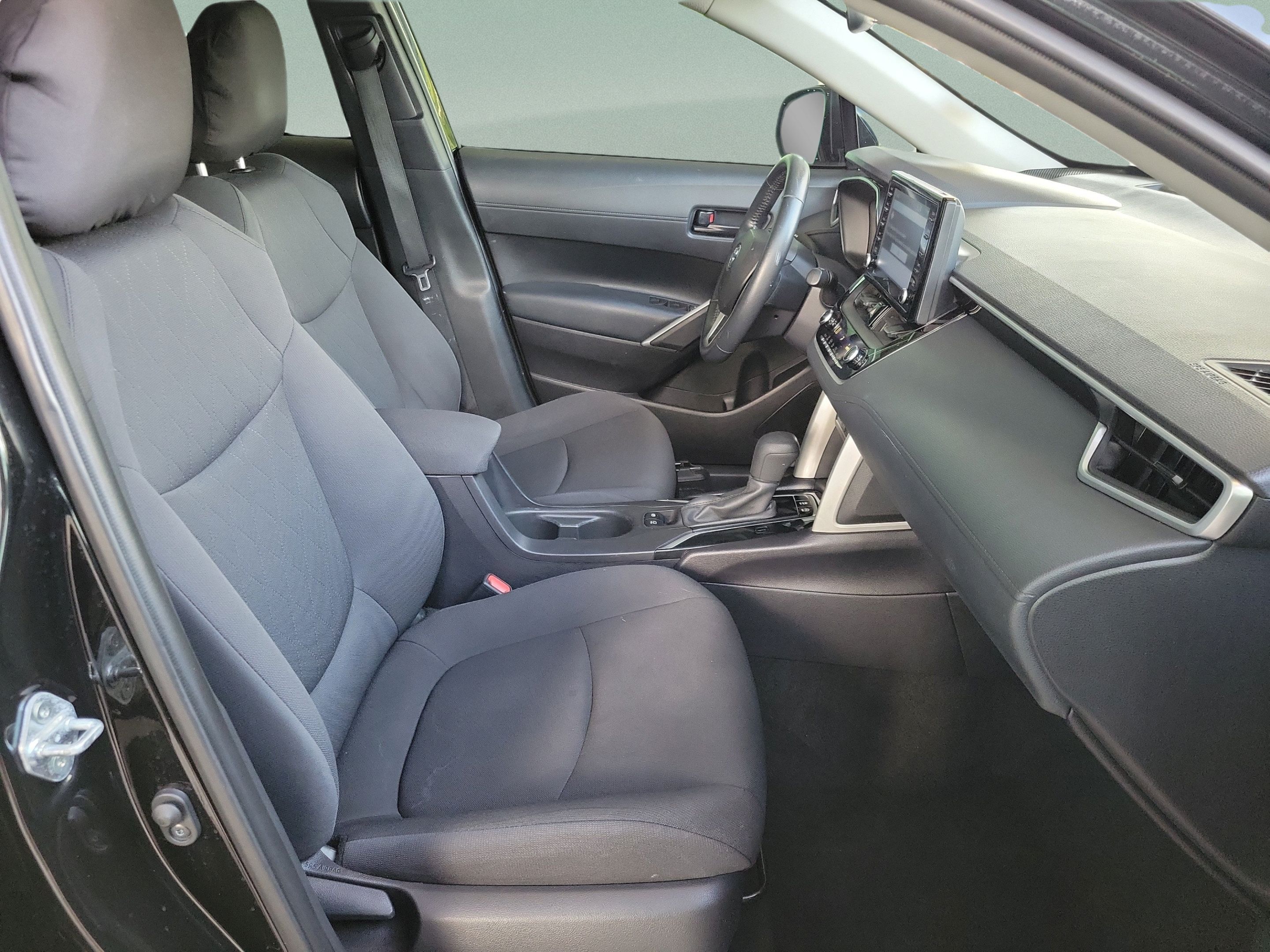 Used 2022 Toyota Corolla Cross LE FWD image 32