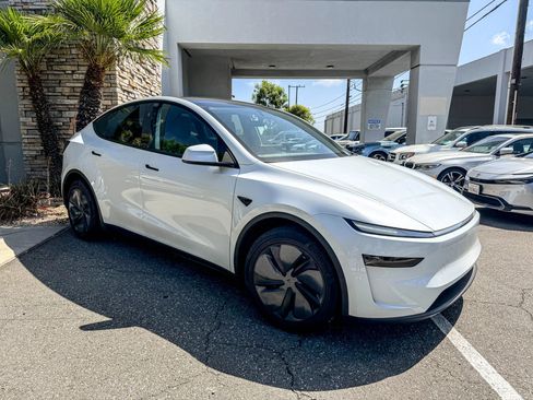 Used 2026 Tesla Model Y 2WD image 1