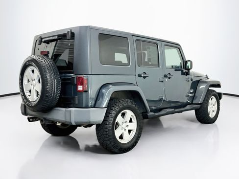 Used 2007 Jeep Wrangler Unlimited Sahara w/ Trailer Tow Group AWD/4WD image 9