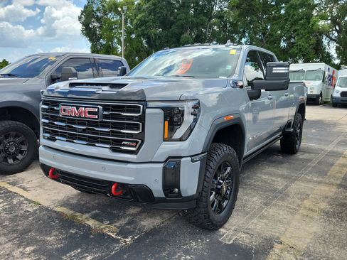 Used 2025 GMC Sierra 2500 AT4 w/ AT4 Premium Plus Package AWD/4WD image 3