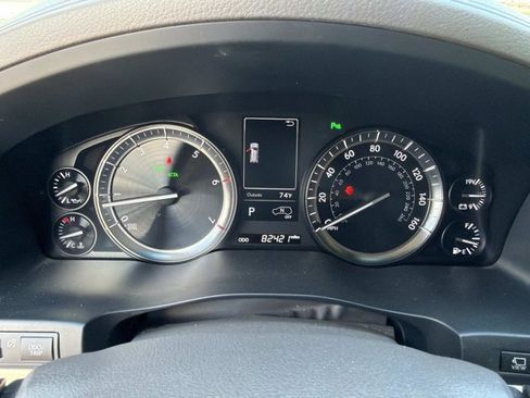 Used 2018 Lexus LX 570 4WD w/ Luxury Package image 30