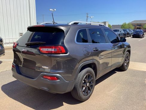 Used 2017 Jeep Cherokee Latitude image 6