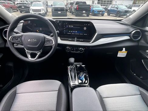New 2026 Chevrolet Trax LT w/ Midnight Edition FWD image 12