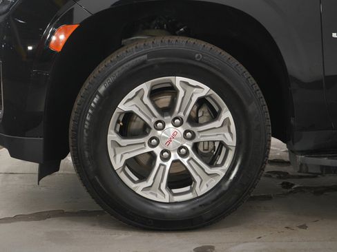 Used 2023 GMC Yukon XL SLE image 32