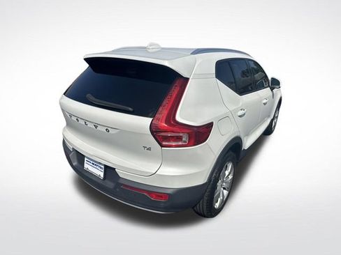 Used 2022 Volvo XC40 T4 Momentum FWD image 6