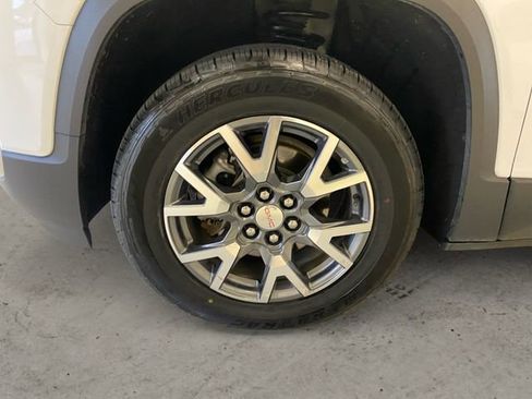 Used 2023 GMC Acadia SLT image 15