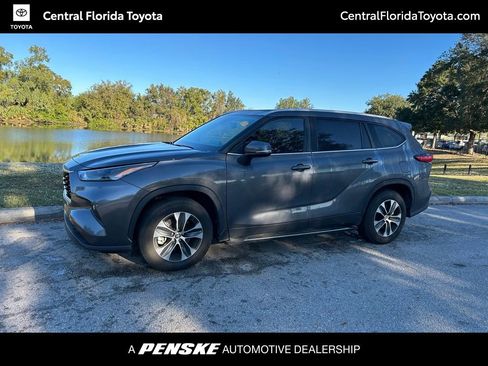 Used 2023 Toyota Highlander XLE image 1