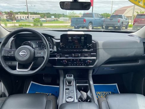 Used 2023 Nissan Pathfinder SL w/ Lighting Package (N92) image 12