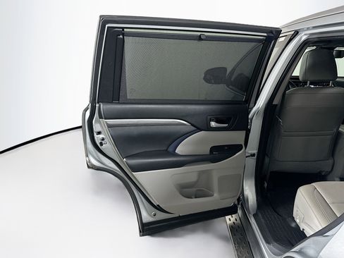 Used 2017 Toyota Highlander Limited image 28