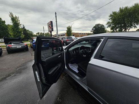 Used 2013 Dodge Charger SE RWD image 17
