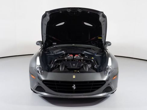 Used 2015 Ferrari California T RWD image 9