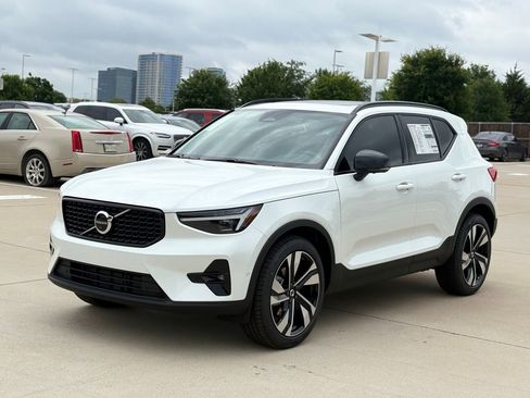New 2026 Volvo XC40 B5 Ultra w/ Protection Package Premier AWD/4WD image 3