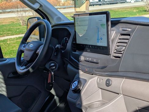 Used 2023 Ford E-Transit image 27