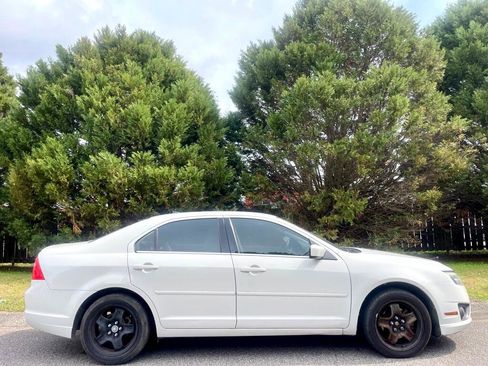 Used 2011 Ford Fusion SE image 4