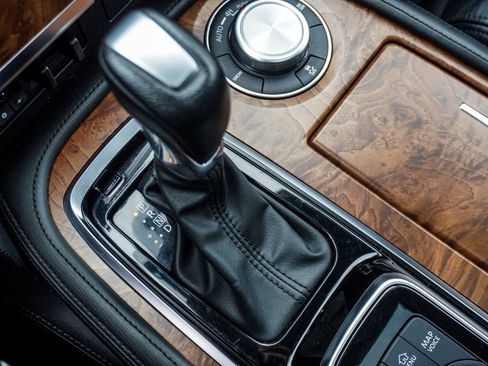 Used 2024 Nissan Armada SL image 27