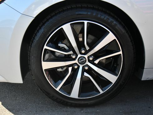 Used 2023 Nissan Maxima SV w/ Floor Mat Group FWD image 12